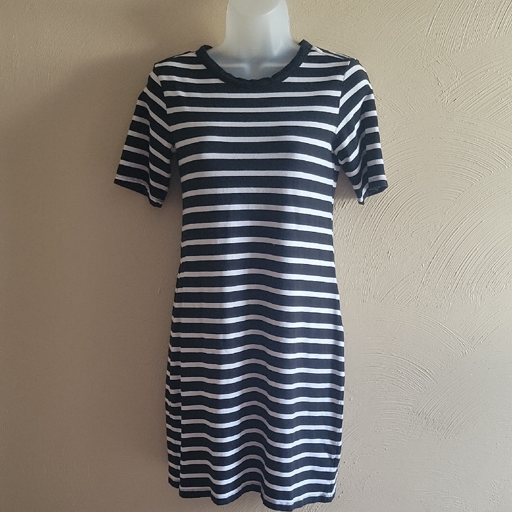 4/$20 Old Navy Striped Black and White Dress